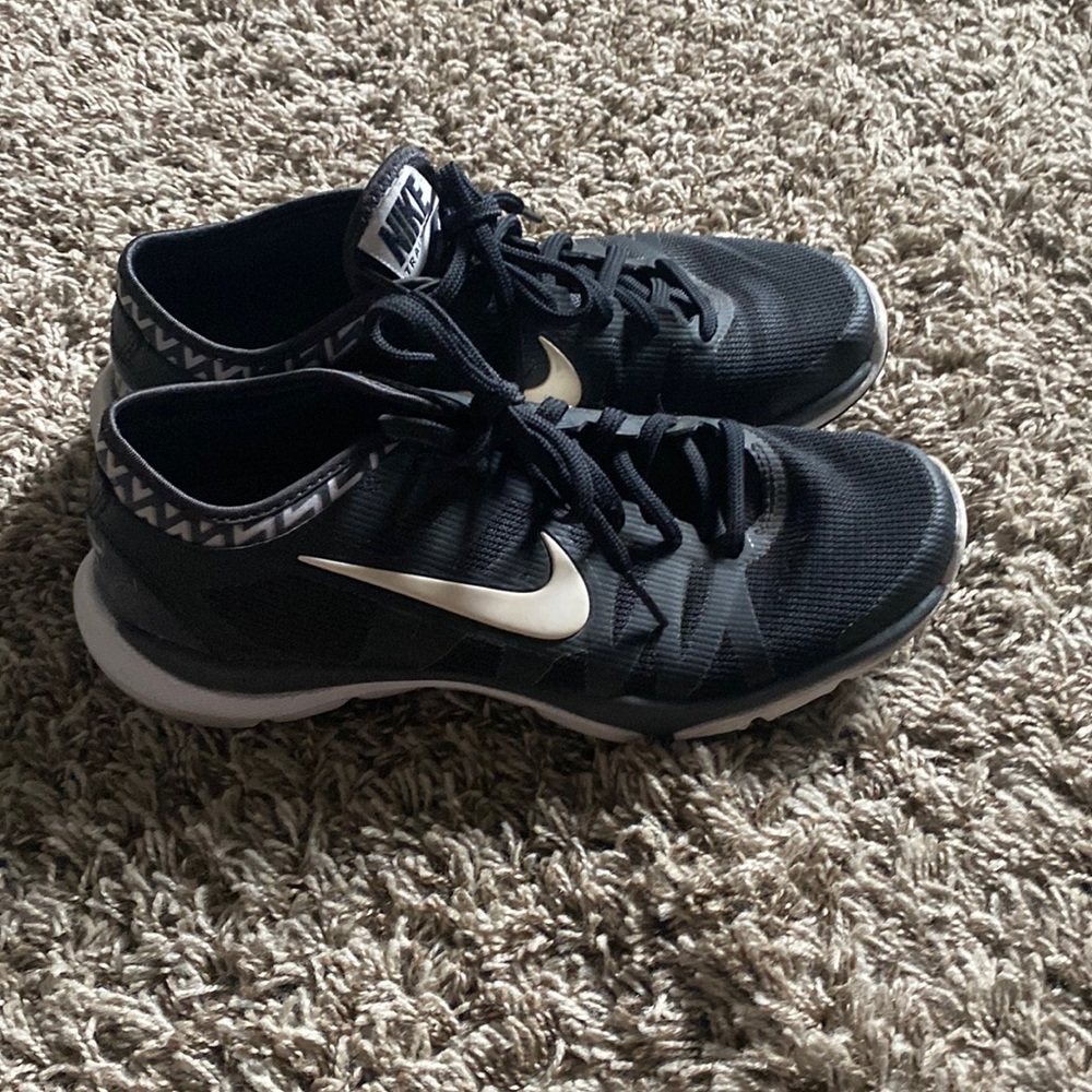 Nike Black and White Walking Shoes for Women size 6.5